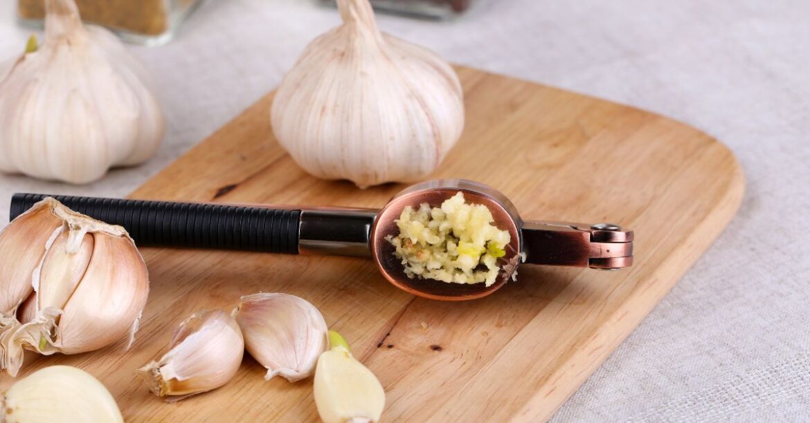 how many teaspoons is one garlic clove how many teaspoons is one garlic clove